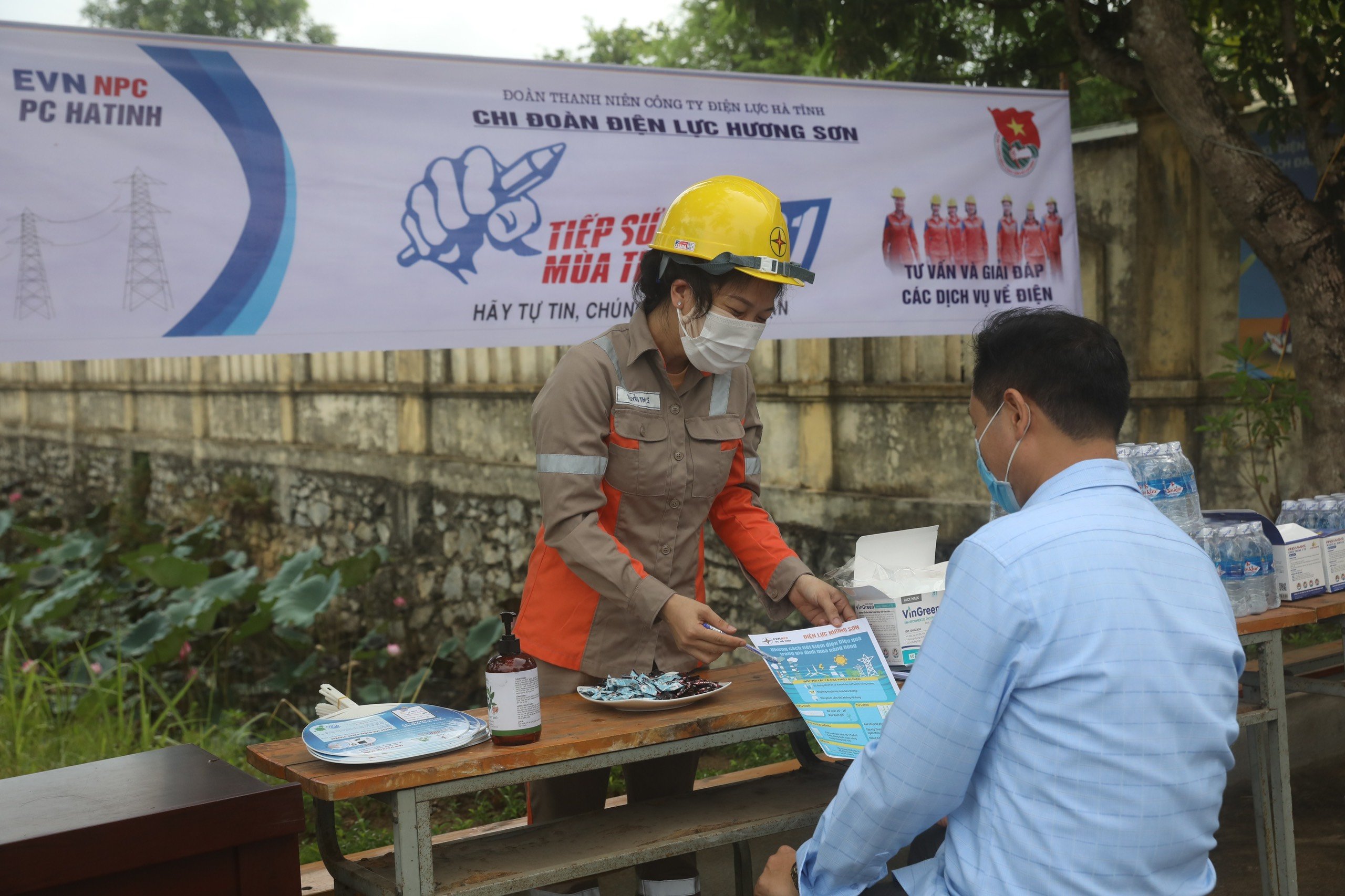 Hà Tĩnh: Điện lực Hương Sơn tiếp sức cùng sĩ tử